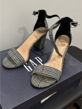 GAP Black & White Houndstooth Ankle-Strap Block Heel Sandals